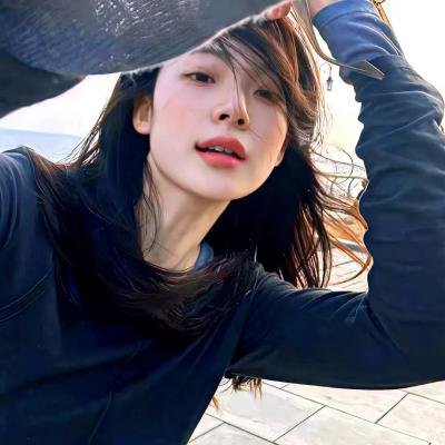 腰间持枪